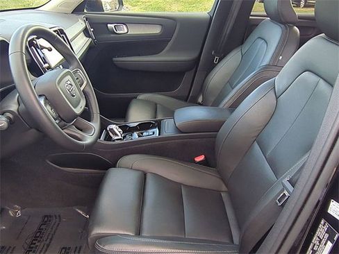 Used 2025 Volvo XC40 B5 Plus image 16