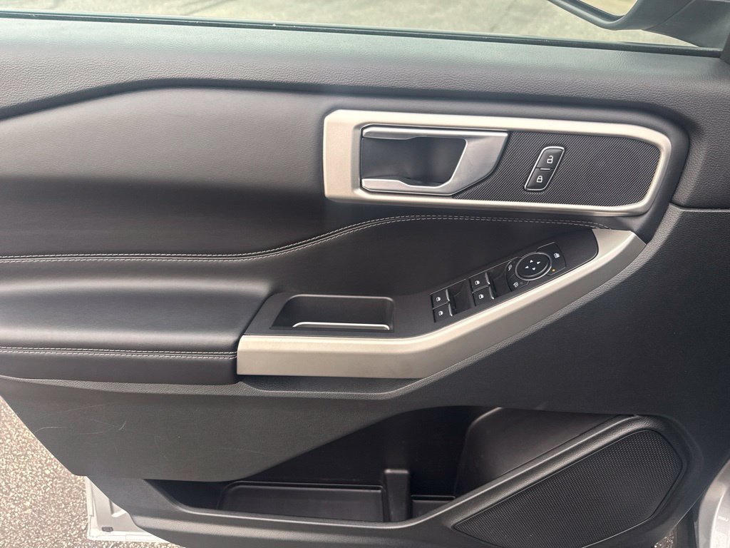 Used 2023 Ford Explorer XLT AWD/4WD image 19