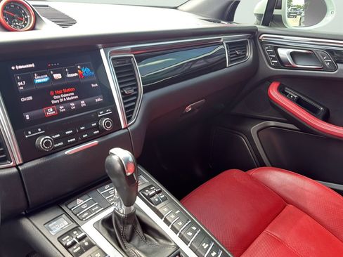 Used 2018 Porsche Macan Sport Edition AWD/4WD image 19