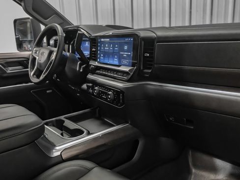 Used 2025 Chevrolet Silverado 2500 LTZ w/ LTZ Plus Package AWD/4WD image 13