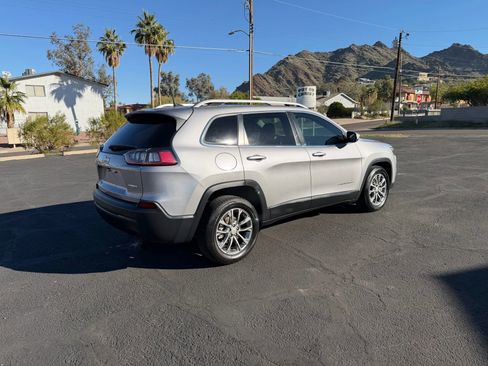 Used 2019 Jeep Cherokee Latitude Plus image 5