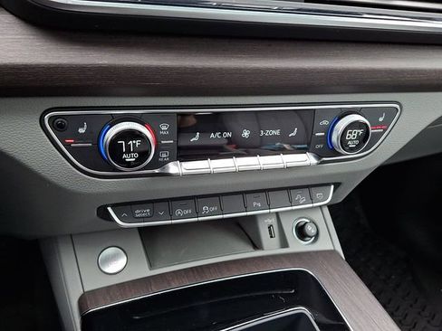 Used 2023 Audi Q5 2.0T Premium w/ Convenience Package image 16