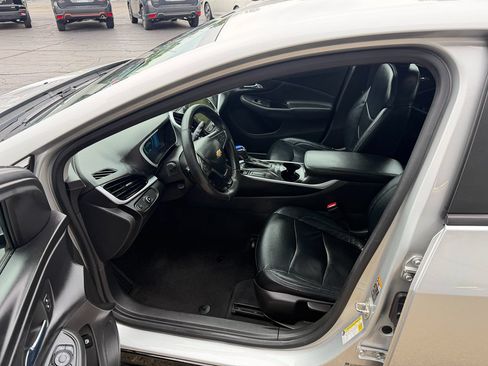 Used 2017 Chevrolet Volt LT FWD image 4