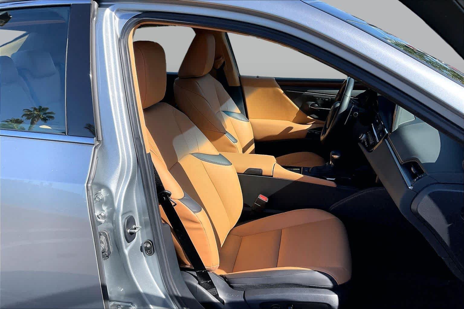 Used 2025 Lexus ES 300h w/ Premium Package FWD image 8