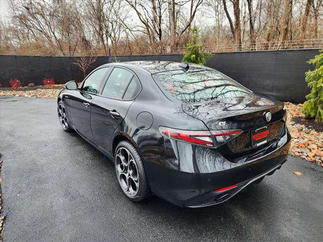 Used 2024 Alfa Romeo Giulia Veloce AWD/4WD image 3