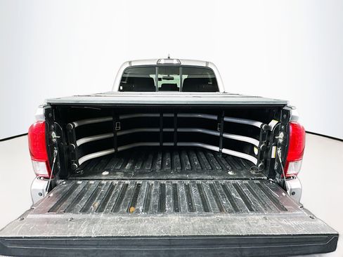 Used 2016 Toyota Tacoma TRD Off-Road image 27