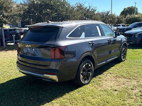 Certified 2025 Kia Sorento S w/ Panoramic Sunroof Package FWD image 3