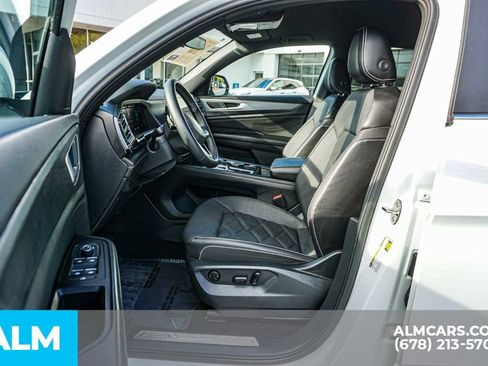 Used 2024 Volkswagen Atlas Cross Sport SE image 19