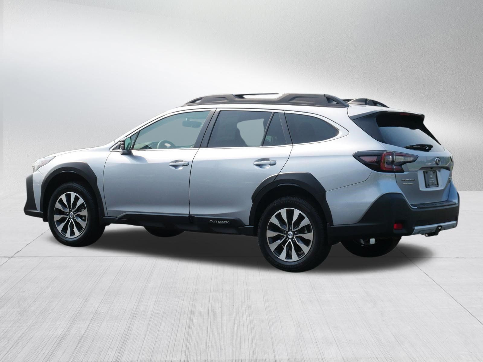 Used 2025 Subaru Outback Limited AWD/4WD image 4