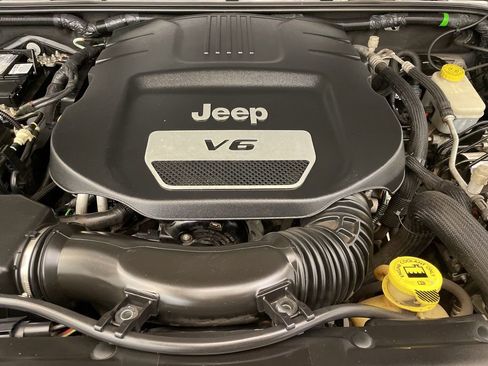 Used 2018 Jeep Wrangler Unlimited Sahara image 27