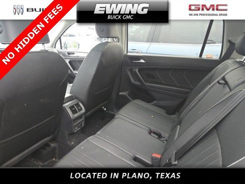 Used 2023 Volkswagen Tiguan SE w/ Panoramic Sunroof Package image 8