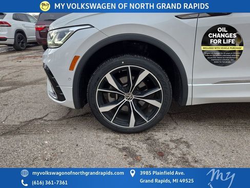Used 2022 Volkswagen Tiguan SEL R-Line image 33