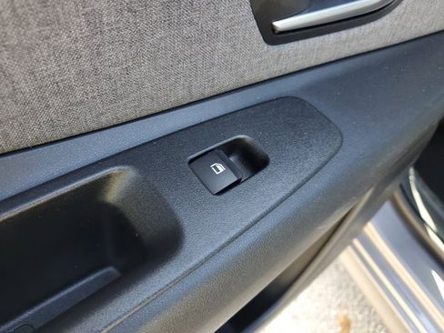 Used 2022 Hyundai Elantra Limited w/ Cargo Package image 17