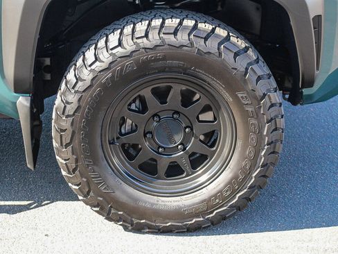 Used 2025 Toyota 4Runner TRD Off-Road Premium AWD/4WD image 36