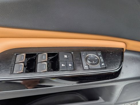 Used 2022 Lexus ES 350 Luxury w/ Accessory Package image 20