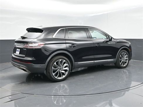 Used 2022 Lincoln Nautilus Reserve w/ Equipment Group 201A image 8