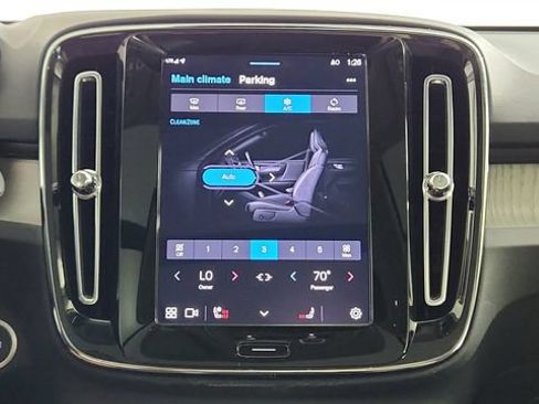 Used 2025 Volvo XC40 B5 Plus w/ Protection Package Premier AWD/4WD image 21