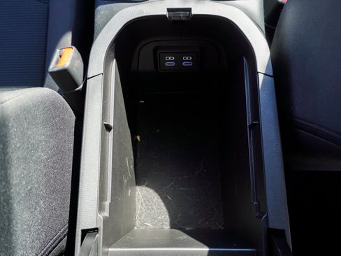 Used 2022 Toyota RAV4 LE AWD/4WD image 37