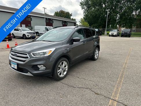 Used 2017 Ford Escape SE w/ Equipment Group 201A AWD/4WD image 1
