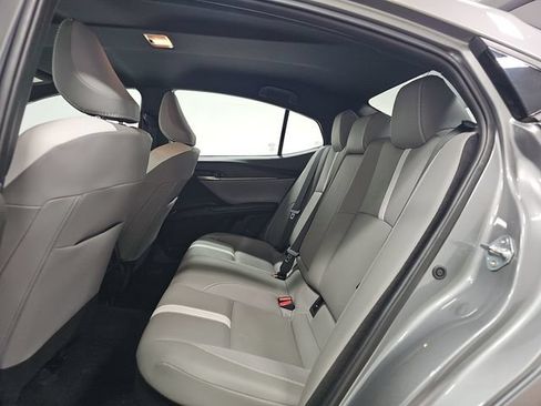 Used 2025 Toyota Camry SE AWD/4WD image 10