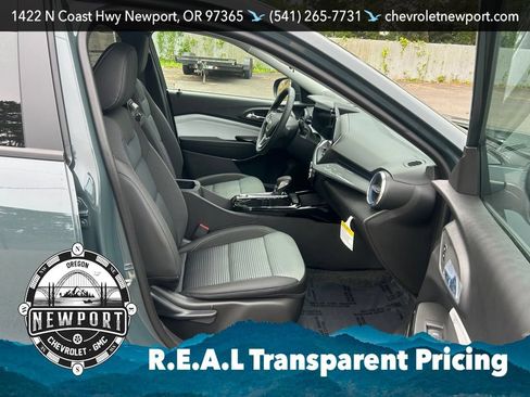 New 2026 Chevrolet Trax LT w/ LT Convenience Package FWD image 30