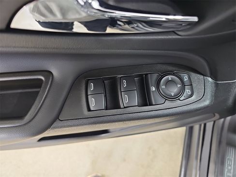 Used 2023 Chevrolet Equinox LT image 33