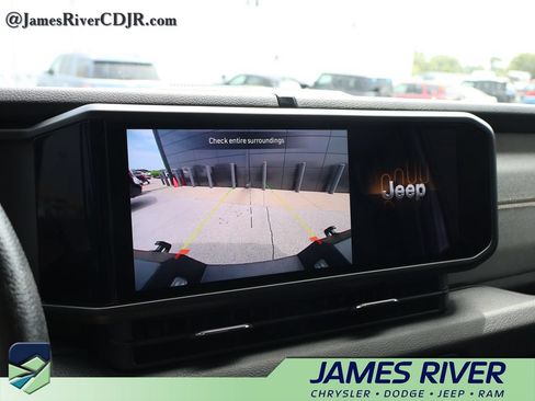 Used 2024 Jeep Gladiator Sport AWD/4WD image 32