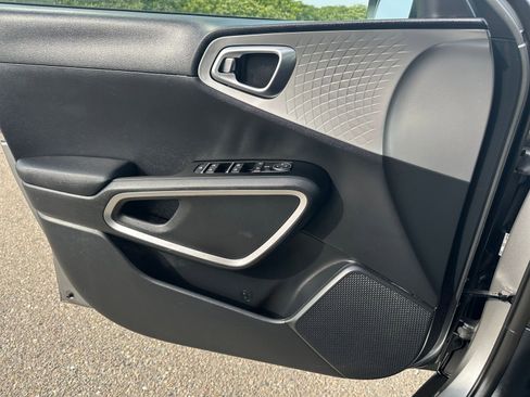 Used 2025 Kia Soul LX w/ LX Technology Package image 18