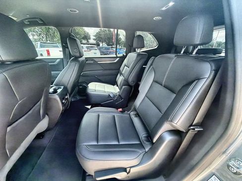 Certified 2026 GMC Acadia Elevation w/ Elevation Premium Package FWD image 24