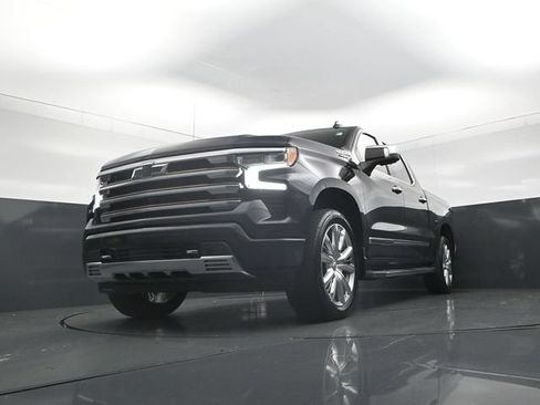 Used 2022 Chevrolet Silverado 1500 High Country w/ Technology Package AWD/4WD image 33