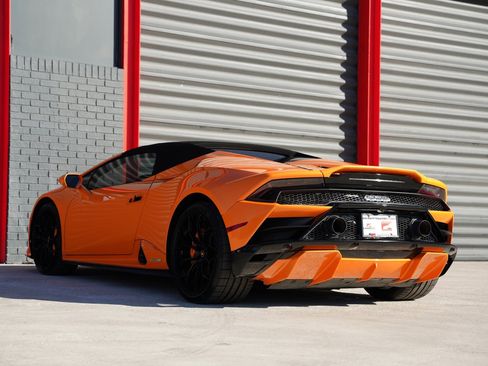 Used 2022 Lamborghini Huracan EVO image 6