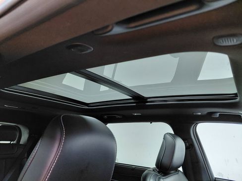 Certified 2024 Jeep Grand Cherokee L Limited w/ Luxury Tech Group II image 10