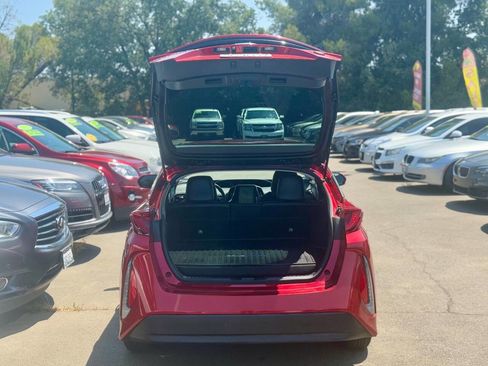 Used 2017 Toyota Prius Prime Premium image 11