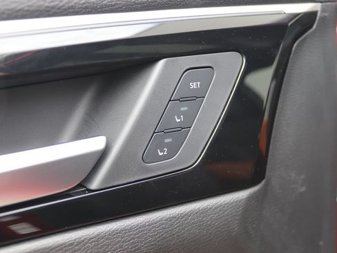 Used 2025 Mitsubishi Outlander 4WD Plug-In Hybrid image 6