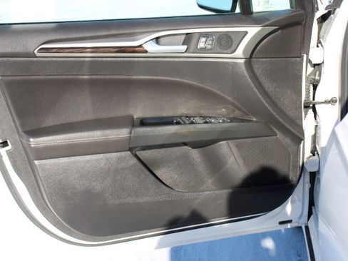 Used 2014 Ford Fusion Energi SE w/ Driver Assist Package image 10