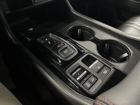 Used 2025 Honda Pilot TrailSport image 13