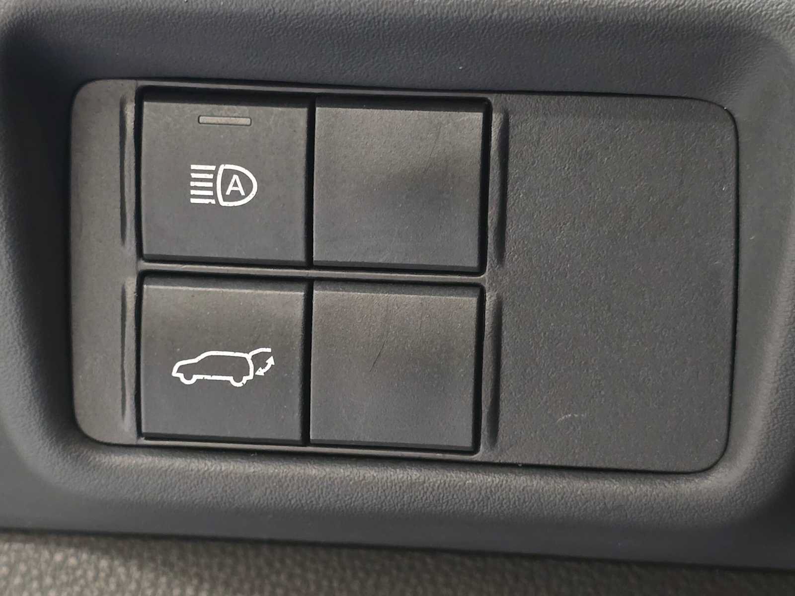 Used 2020 Toyota Highlander XLE AWD/4WD image 16