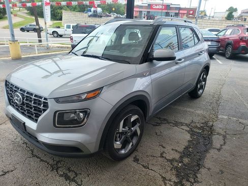 Used 2025 Hyundai Venue SEL FWD image 1