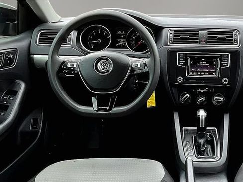 Used 2018 Volkswagen Jetta S w/ Cold Weather Package FWD image 10