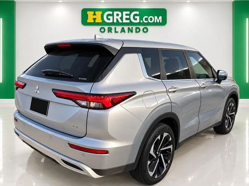 Used 2023 Mitsubishi Outlander SE AWD/4WD image 2