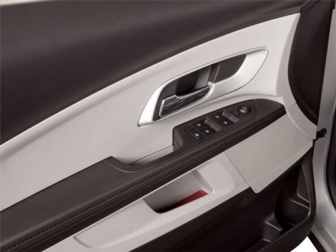 Used 2010 Chevrolet Equinox LT image 12