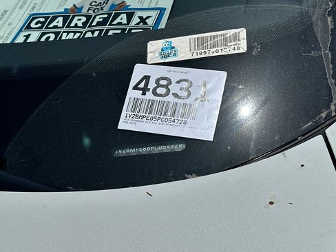Used 2023 Volkswagen ID.4 2WD image 3