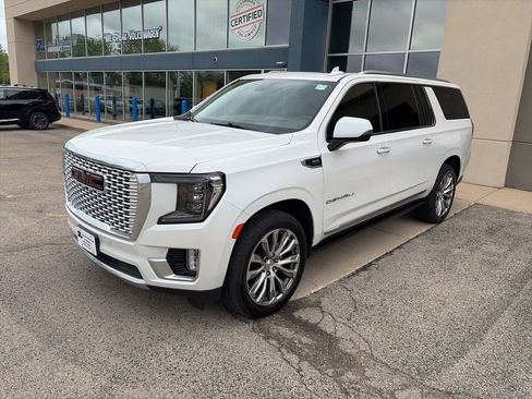 Used 2021 GMC Yukon XL Denali w/ Denali Ultimate Package AWD/4WD image 4