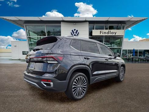 Certified 2025 Volkswagen Taos SE FWD image 7