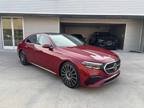 Used 2025 Mercedes-Benz E 350 4MATIC Sedan image 3