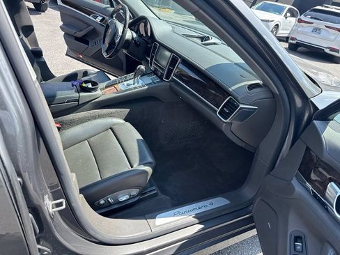 Used 2016 Porsche Panamera 4 AWD/4WD image 92