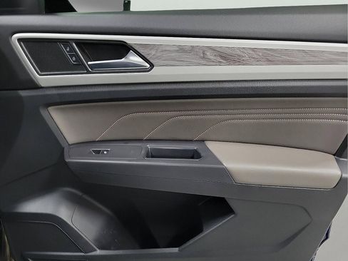 Used 2021 Volkswagen Atlas Cross Sport SE image 16