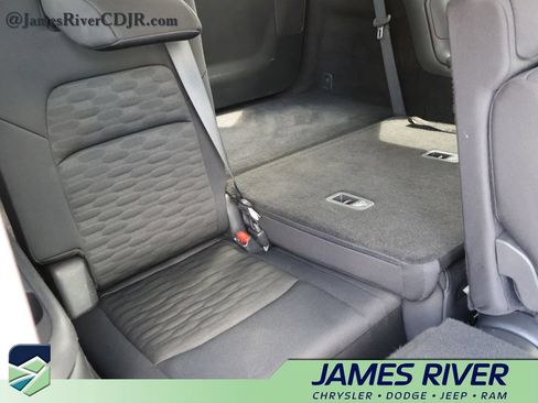 Used 2025 Nissan Pathfinder SV FWD image 13