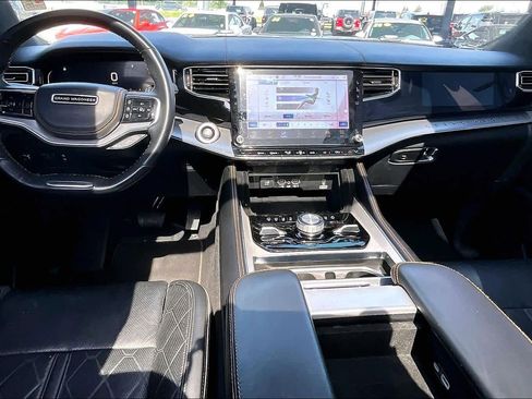 Used 2022 Jeep Grand Wagoneer Series III w/ Flexible Seating Group AWD/4WD image 15