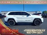 Used 2019 Jeep Grand Cherokee Laredo image 2